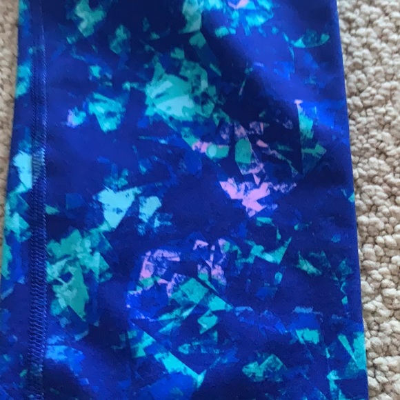 Old Navy XS Go-Dry Stretchy Capris - Picture 4 of 5